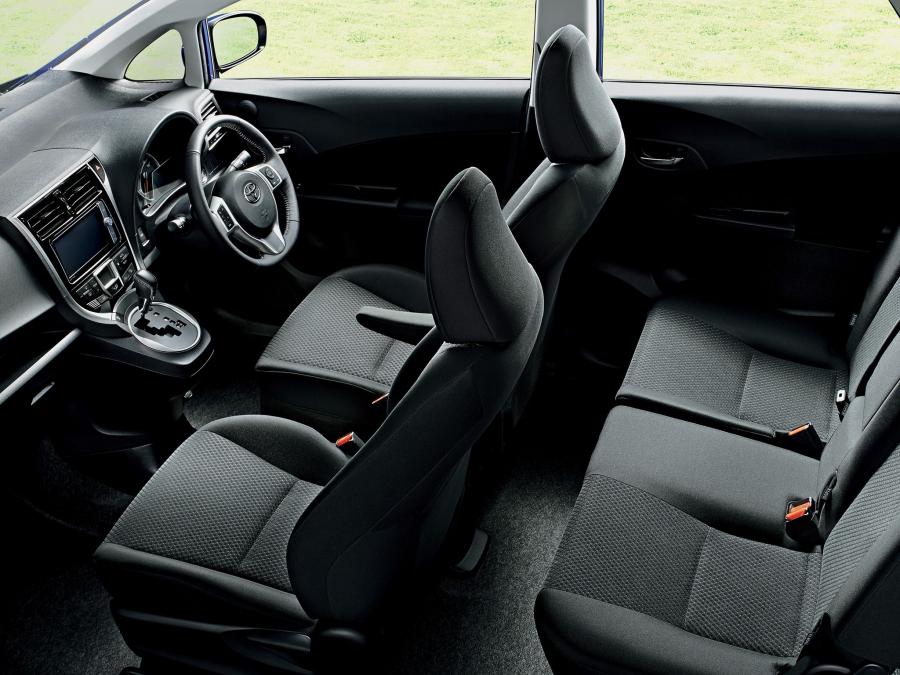  Toyota Ractis 2014 года  (фото 4 из 6)